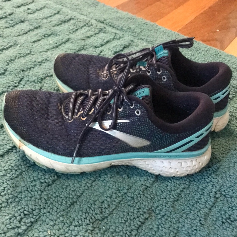 Brooks Ghost 11 tennis shoes